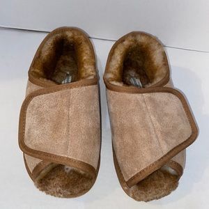 Hammacher schlemmer sherling suede slipper